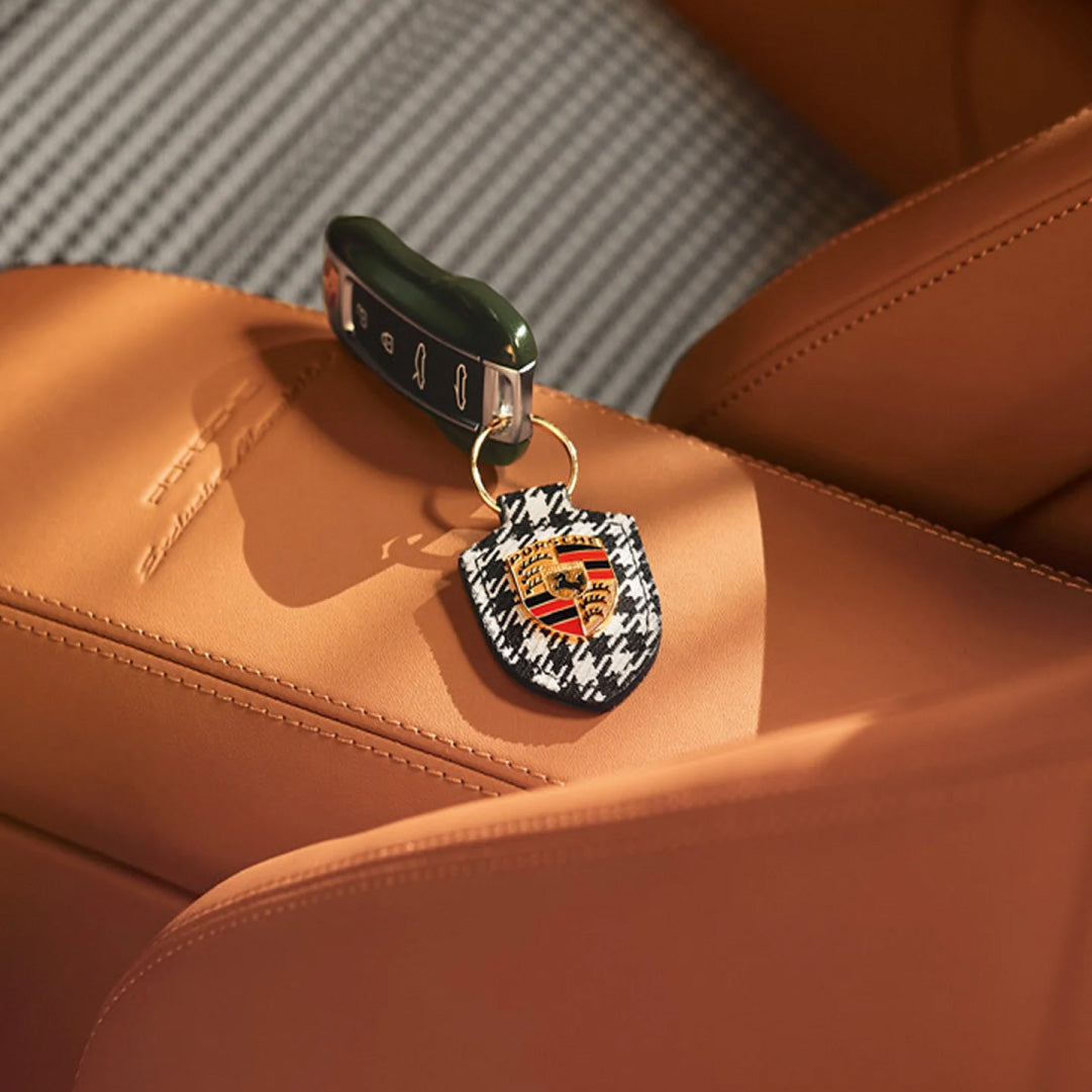 Porsche Crest Keyring Keychain Essential - Pepita