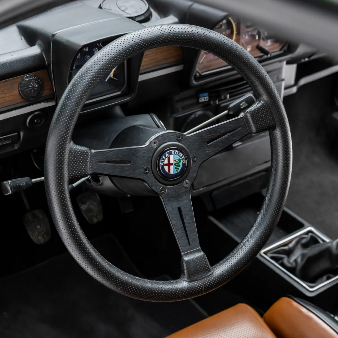 Alfa Romeo Horn Button - Round Lip